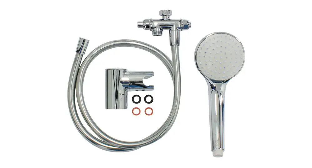 Vaillant Umschaltweiche mit Handbrause und Metallschlauch. Das Set enthält Schlauch, Brause und Armaturen. Alle Teile sind in einem glänzenden Chrom-Finish.
